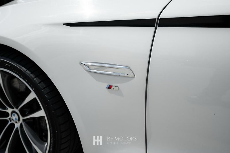 BMW Řada 5 (2013) M550d xDrive 280kW Touring - fotka 11 z 51