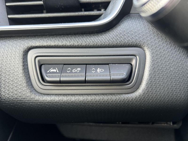 Renault Clio 1.6i E-TECH HYBRID AUTOMAT - fotka 11 z 33