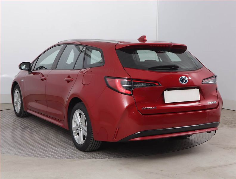 Toyota Corolla (2021) 1.8 Hybrid - fotka 4 z 18