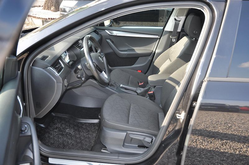 Škoda Octavia 2.0TDi 110kW 4x4 KOMBI A/T - fotka 6 z 25