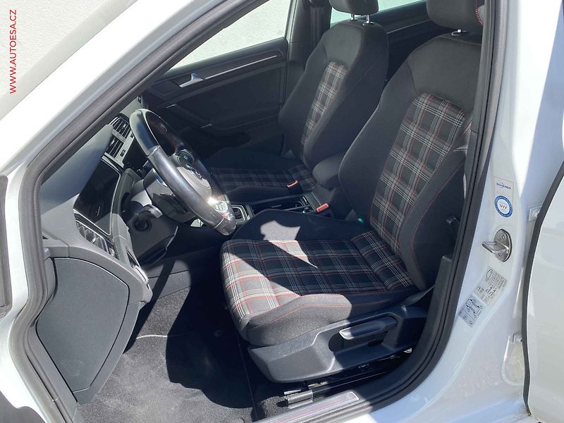 Volkswagen Golf (2019) 2.0 TSi, GTi, DSG, 180kW, - fotka 9 z 19
