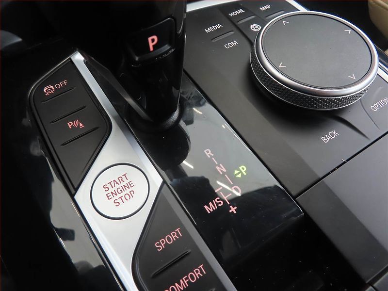 BMW X4 (2023) xDrive20i - fotka 12 z 14