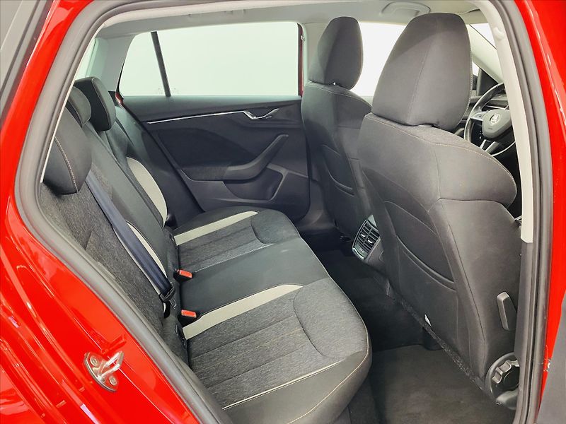 Škoda Scala 1,5 TSI 110kW DSG Style - fotka 7 z 25