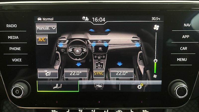 Škoda Superb 2.0 TDI DSG Style Combi - fotka 25 z 27