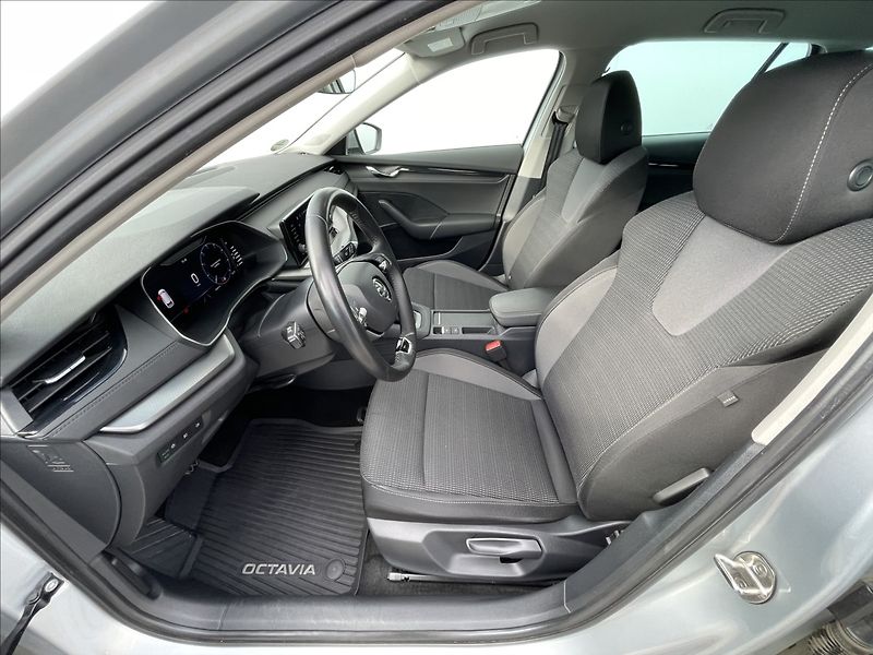 Škoda Octavia 2,0 TDI Combi Ambition Plus - fotka 4 z 23