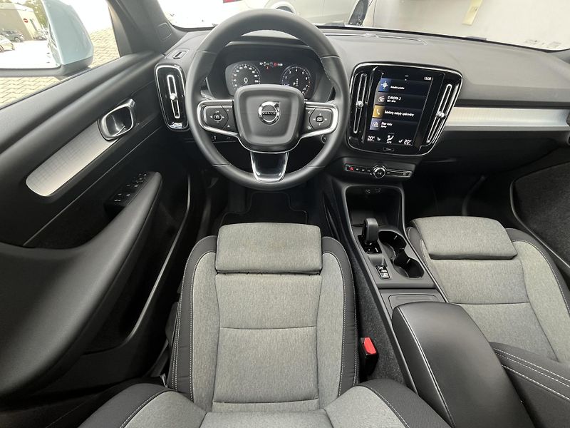 Volvo XC40 FWD T2 Core - fotka 22 z 44