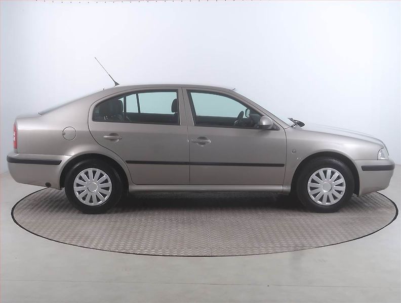 Škoda Octavia (2010) 1.6, LPG, Serv.kniha, po STK - fotka 6 z 14