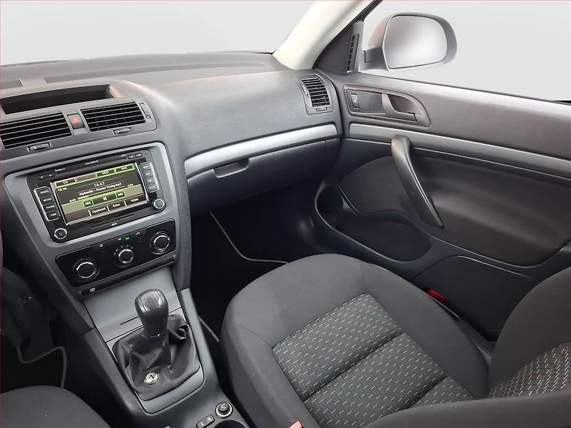 Škoda Octavia (2012) 1.6 TDI, po STK, Tažné - fotka 8 z 13