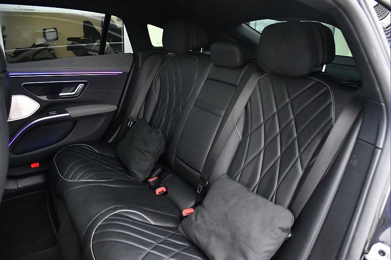 Mercedes-Benz EQS 580 4M AMG HYPERSCREEN 99%SoH - fotka 21 z 46