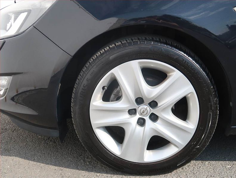 Opel Astra (2011) 1.4 T, Automat, Navi, Xenony - fotka 15 z 20