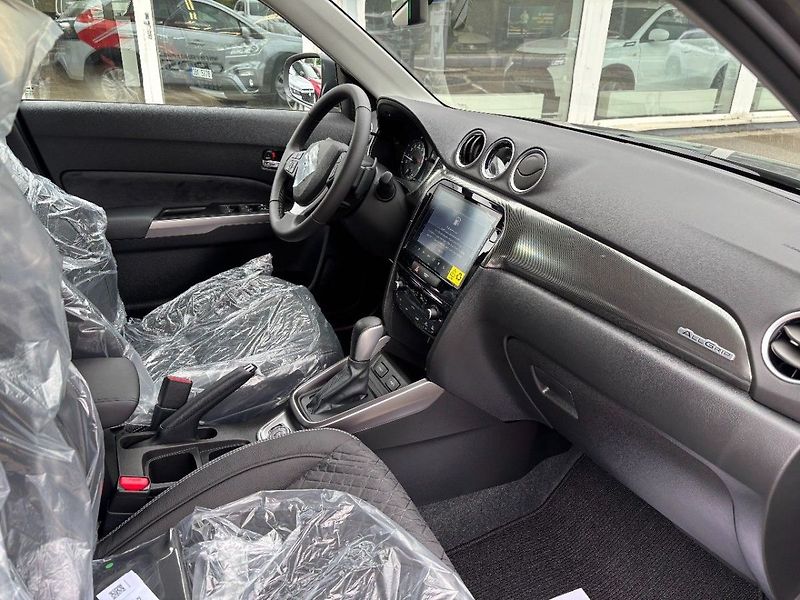 Suzuki Vitara 4x4 automat Elegance - fotka 9 z 10