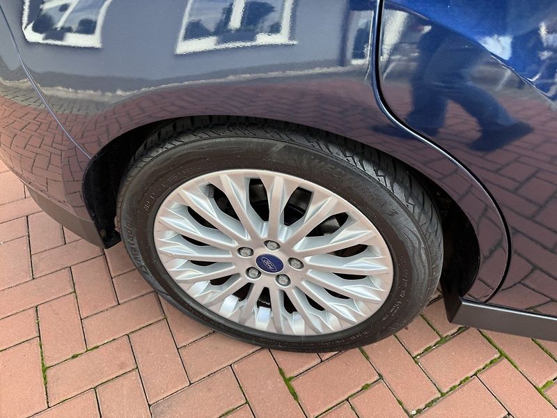 Ford C-MAX (2011) 1.6i Ti-VCT Titanium Xenony - fotka 46 z 49