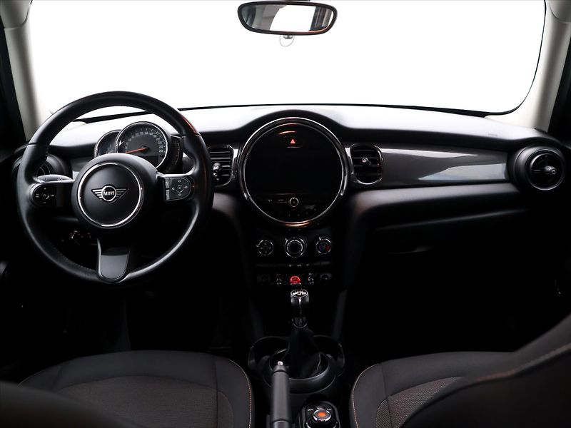 Mini Cooper 1,5 100kW CZ DPH LED - fotka 27 z 35
