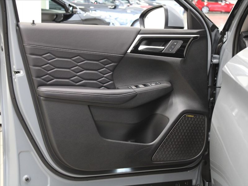 Mitsubishi Outlander 2,4 PHEV AWD Instyle 12tkm! - fotka 18 z 31