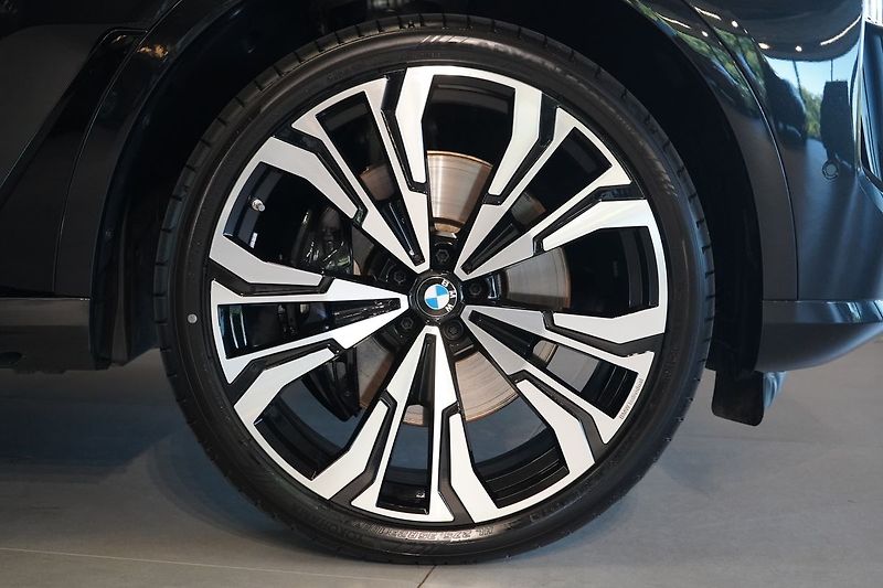 BMW X7 40d xDrive, Nezávislé, Tažné - fotka 7 z 49
