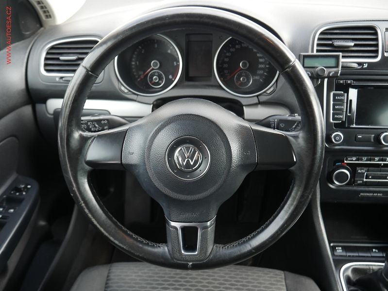 Volkswagen Golf (2013) 1.6 TDi VI, Navi, AC - fotka 14 z 16