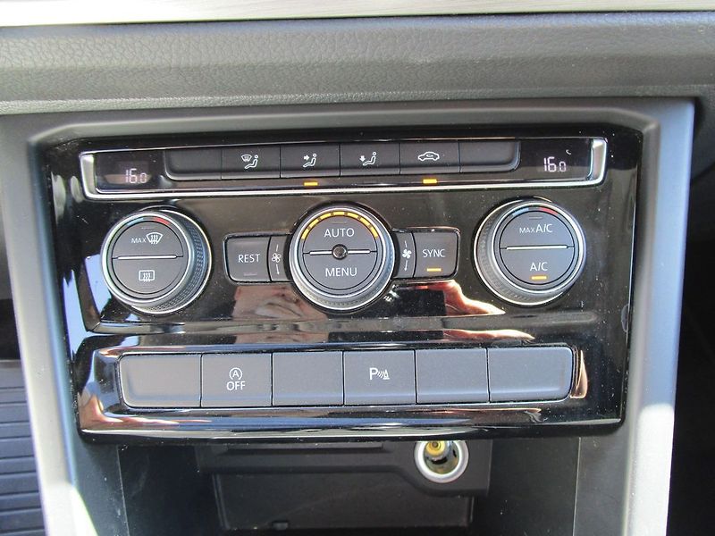 Volkswagen Touran 1,5TSI-110KW-7-MÍSTNÝ-NOVÁ STK - fotka 26 z 28