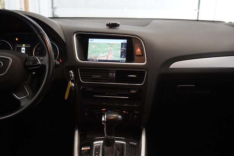 Audi Q5 3,0 TDI QUATTRO AUTOMAT - fotka 21 z 28