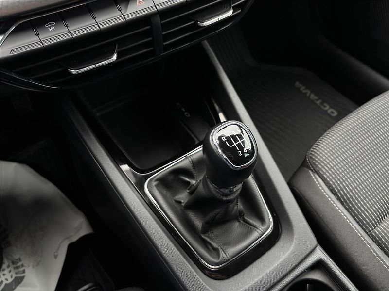 Škoda Octavia 1,5 TSI 110kW Ambition - fotka 30 z 32