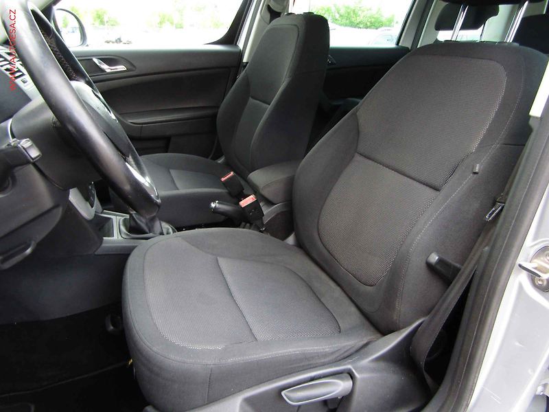 Škoda Yeti (2014) 2.0 TDi 4x4, 1.maj,ČR - fotka 9 z 17