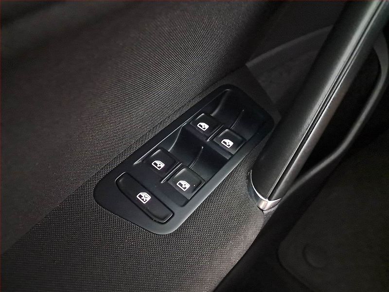 Volkswagen Golf (2017) 1.6 TDI, Tempomat - fotka 15 z 17