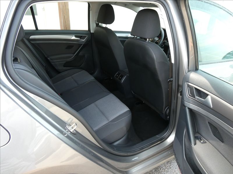 Volkswagen Golf 1,2 TSi 81kW auto klima, závěs - fotka 21 z 50