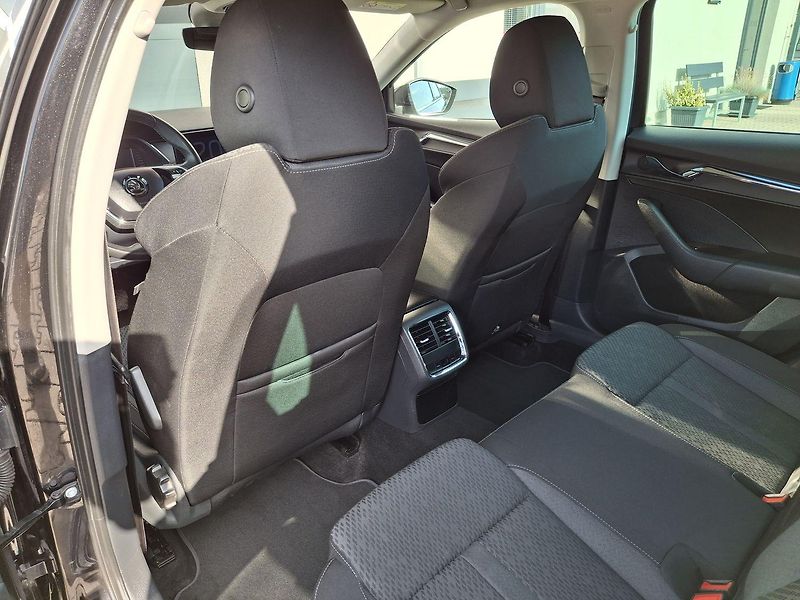 Škoda Octavia (2023) 1.0 E-TSI Business Plus ZÁRUKA - fotka 32 z 38
