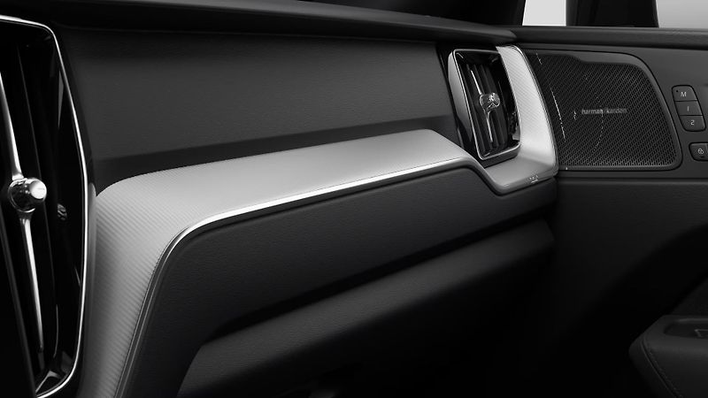 Volvo XC60 (2026) B5 AWD BLACK EDITION PLUS AUT - fotka 9 z 15