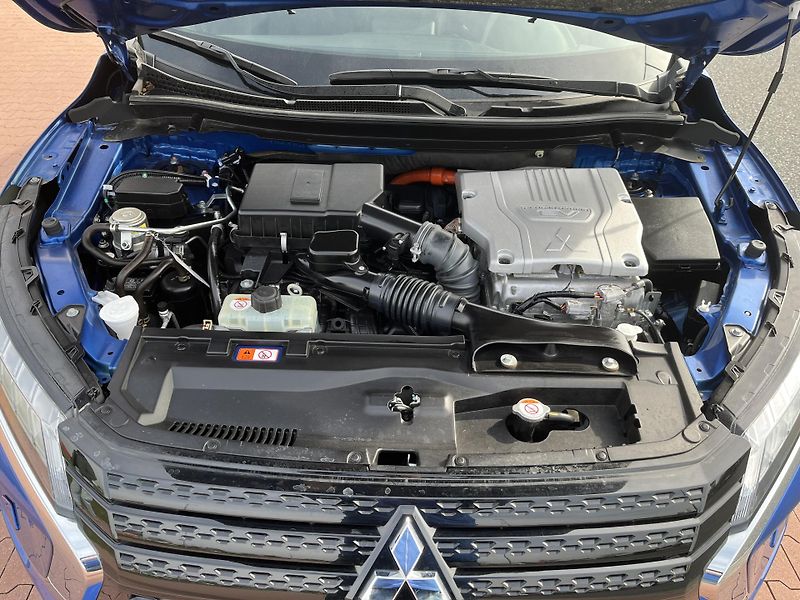 Mitsubishi Eclipse Cross 2.4 PHEV 4x4 - fotka 26 z 32