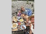 Hana Kyliánková a Patrik Novotný se dvěma dětmi deset týdnů cestovali po Balkáně a Turecku. Den začínali bohatou snídaní.