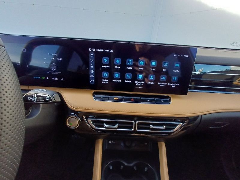 MG HS PHEV 1.5T EXCLUSIVE AT - fotka 18 z 22