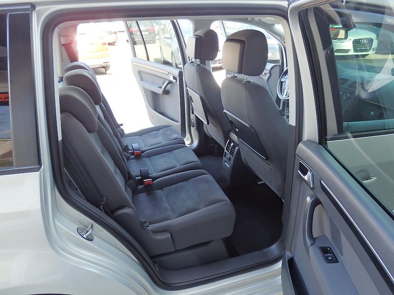 Volkswagen Touran 1.4 TSI 103 kW DIGI. KLIMA,ESP - fotka 9 z 13
