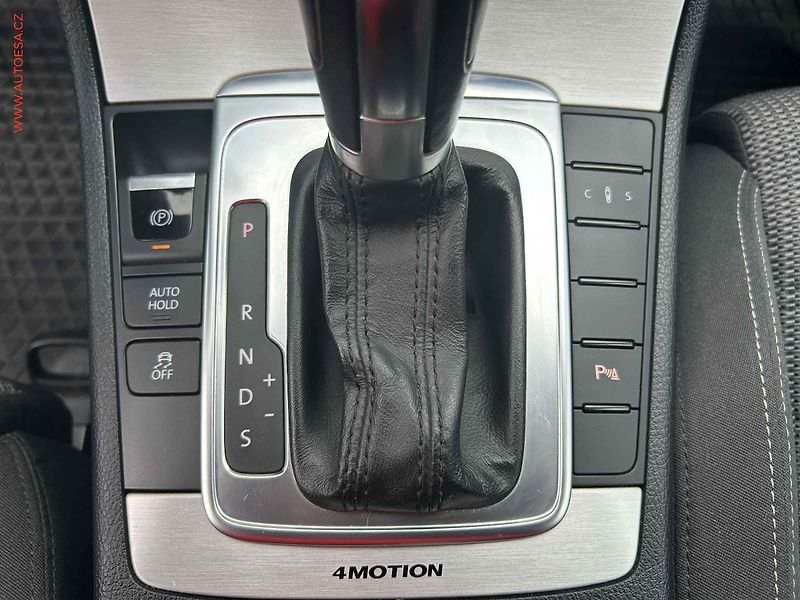 Volkswagen CC (2011) 3.6 FSi 4Motion, ČR, DSG - fotka 19 z 19