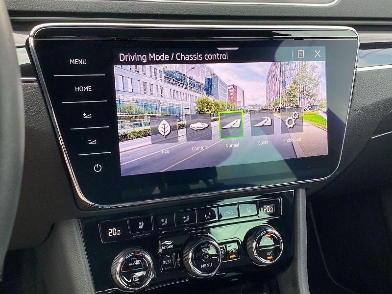 Škoda Superb (2023) Combi 2.0 TDI DSG L&K - fotka 15 z 35