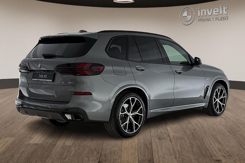 BMW X5 xDrive30d - fotka 3 z 30
