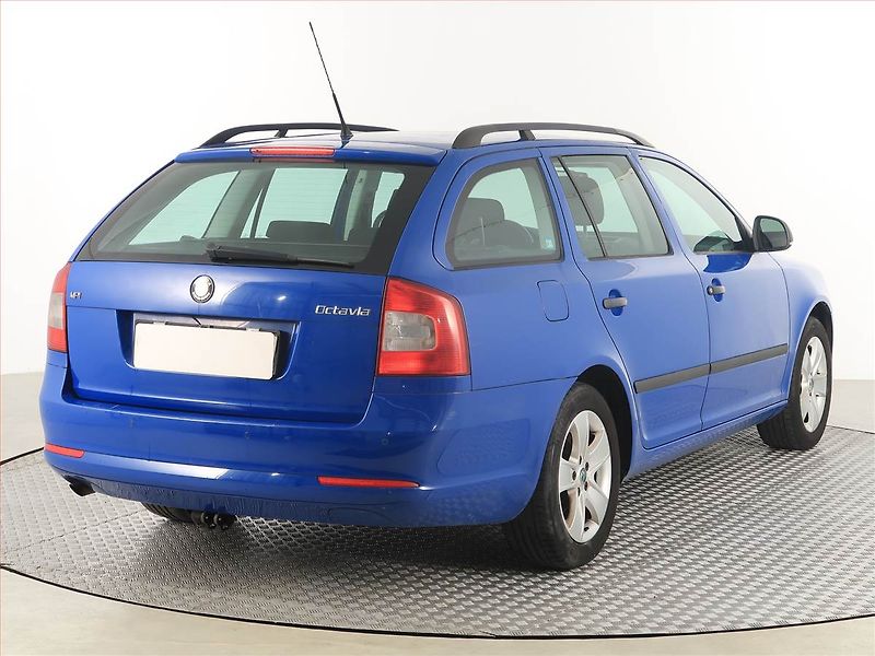 Škoda Octavia (2009) 1.6, Automat, Navi, Tempomat - fotka 5 z 17