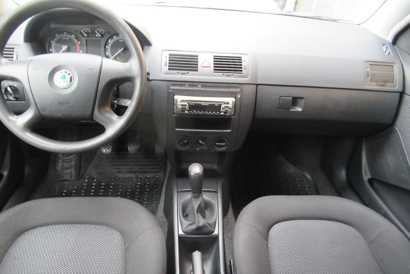 Škoda Fabia 1.4 16V KLIMA - fotka 9 z 14