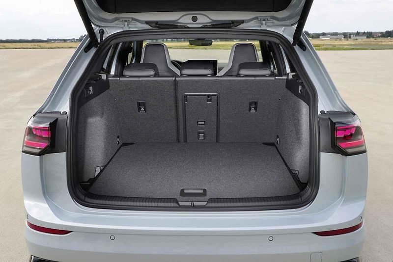 Golf je stále k mání ve verzích kombi, hatchback i GTI