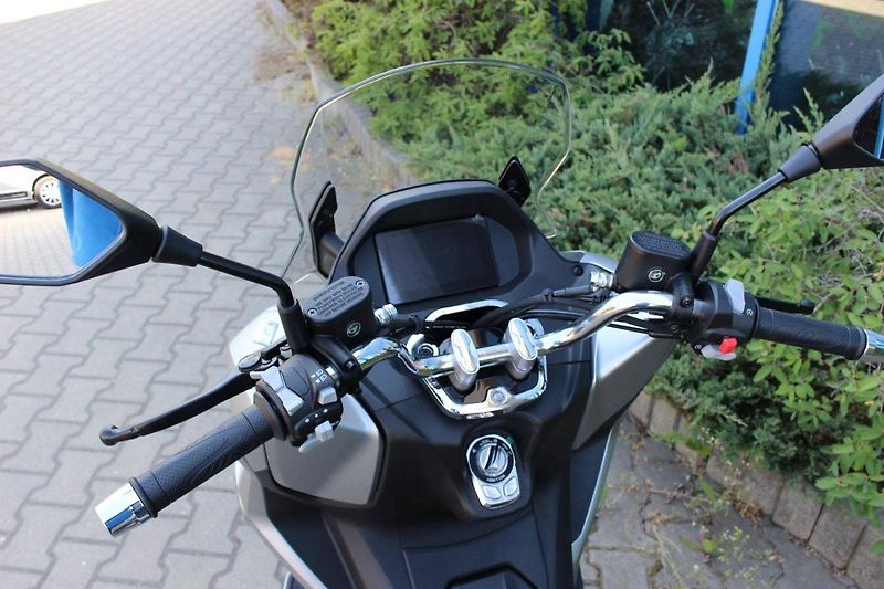 QJ Motor (2026) MTX 125 + kufr zdarma SKLADEM - fotka 4 z 8