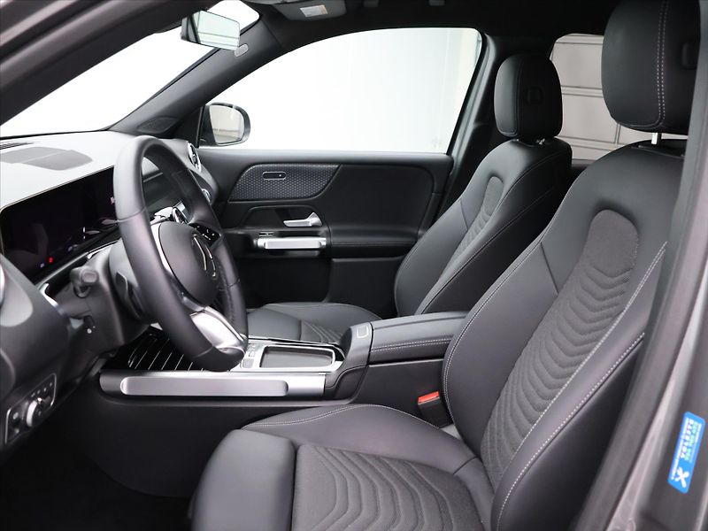 Mercedes-Benz GLB 2,0 200d 110kW 4MATIC CZ - fotka 12 z 34