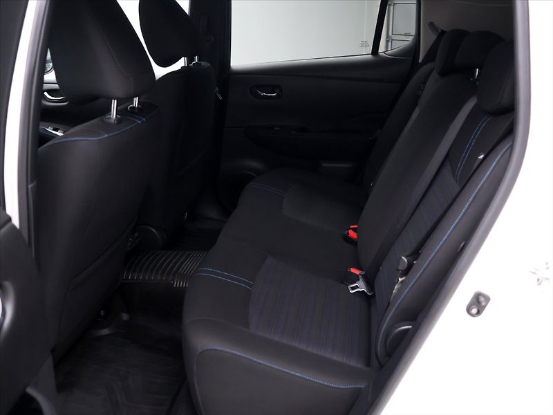 Nissan Leaf 110kW N-Connecta 40kWh - fotka 13 z 32
