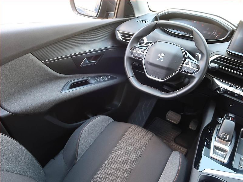 Peugeot 3008 (2022) 1.2 PureTech - fotka 7 z 18