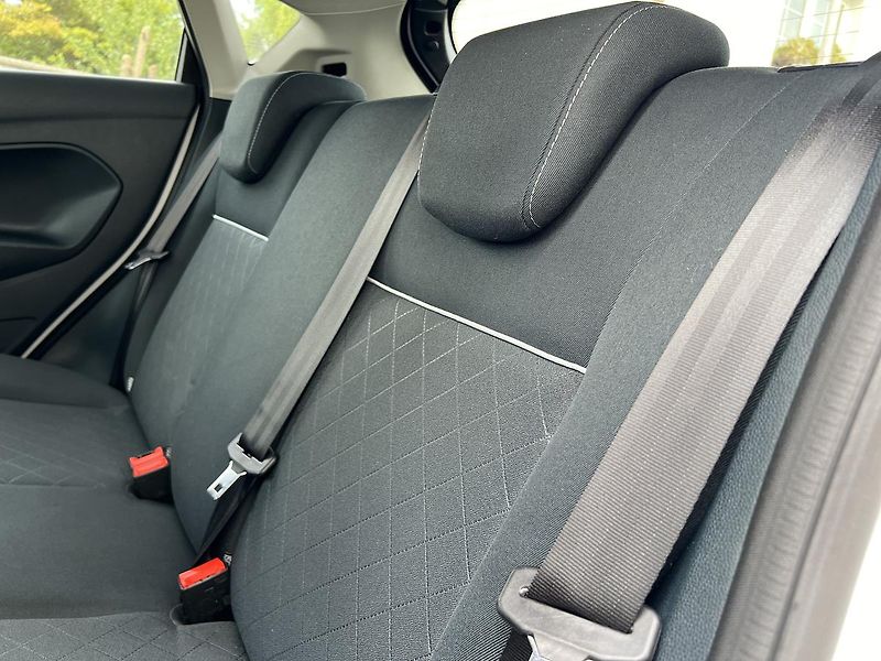 Ford Fiesta 1.25i  ZÁMEK Ř.P. PŮVOD ČR - fotka 22 z 37