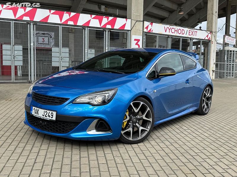 Opel Astra (2012) GTC OPC 2.0 Turbo 206kw - fotka 1 z 22