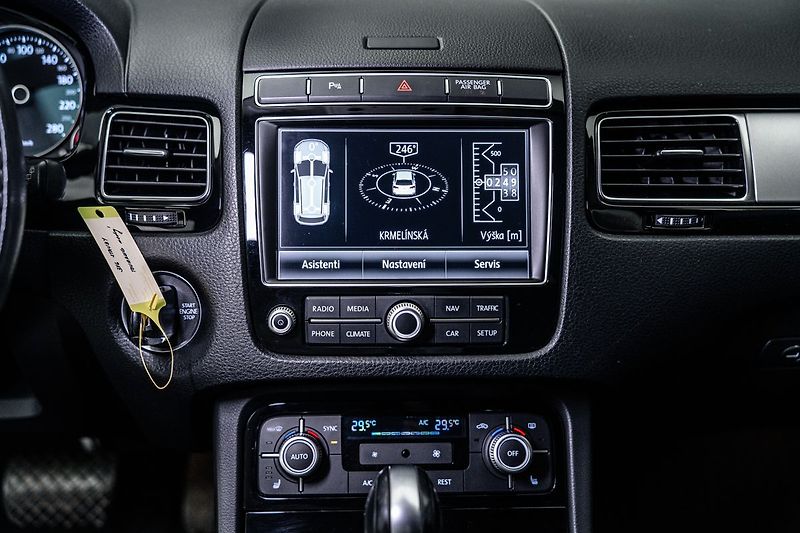 Volkswagen Touareg 3,0TDI Terrain Tech 4M DSG - fotka 19 z 23