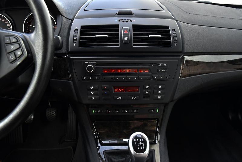 BMW X3 xDrive20d LCi,KŮŽE,VÝHŘEV,TEMP - fotka 17 z 40