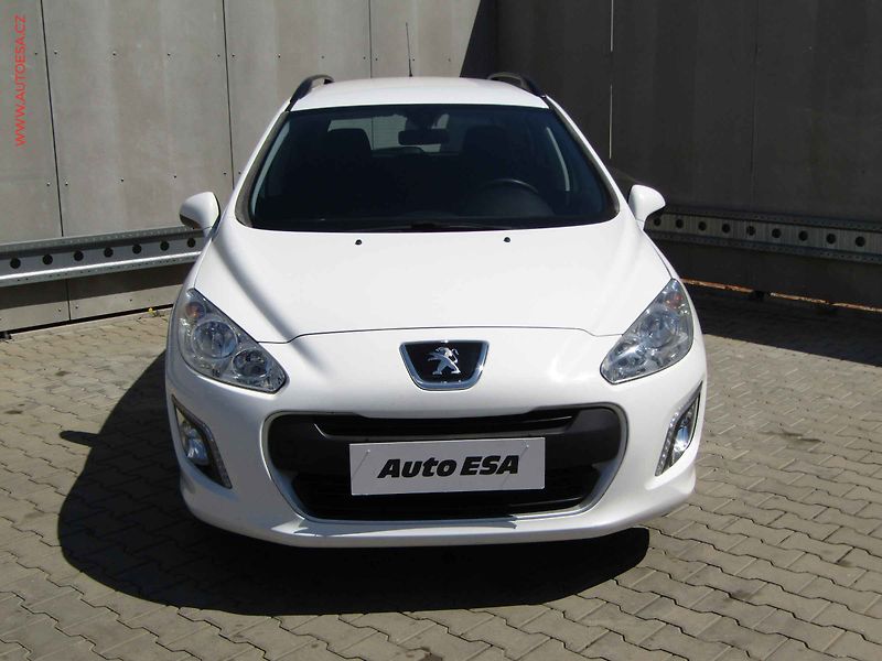 Peugeot 308 (2013) 1.6 HDi, ČR, AC, temp, tažné - fotka 2 z 17