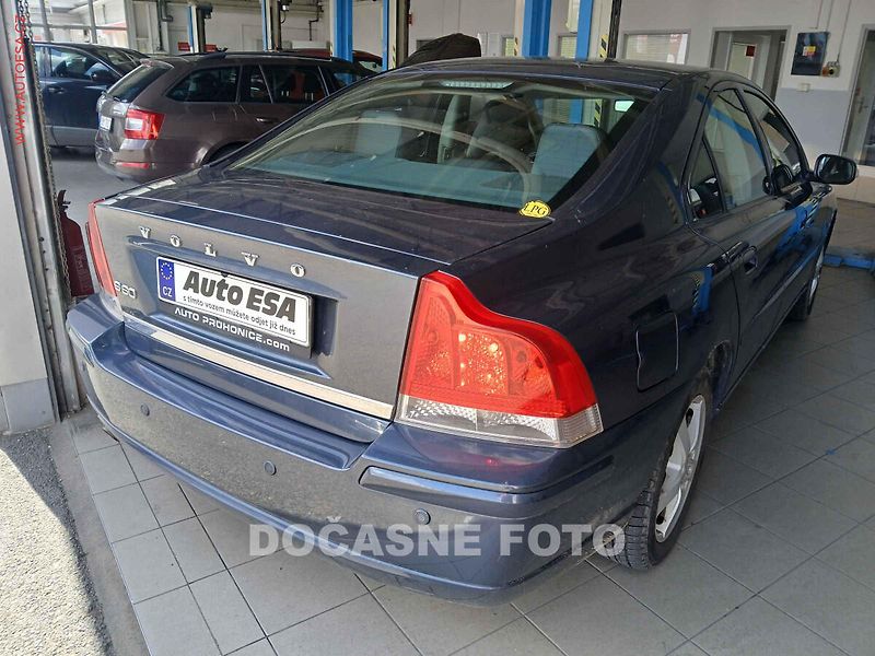 Volvo S60 (2010) 2.4i, ČR - fotka 2 z 3