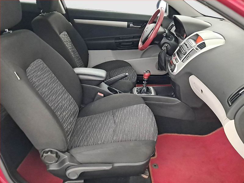 Kia Ceed (2010) 1.6 CRDi, po STK, udržované - fotka 9 z 18