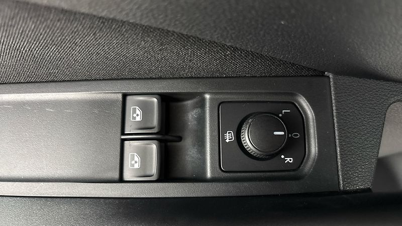 Škoda Scala 1.0 TSI Ambition - fotka 21 z 23